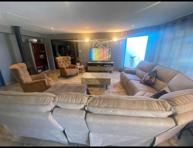 4 BEDROOM HOUSE FOR SALE IN AERORAND